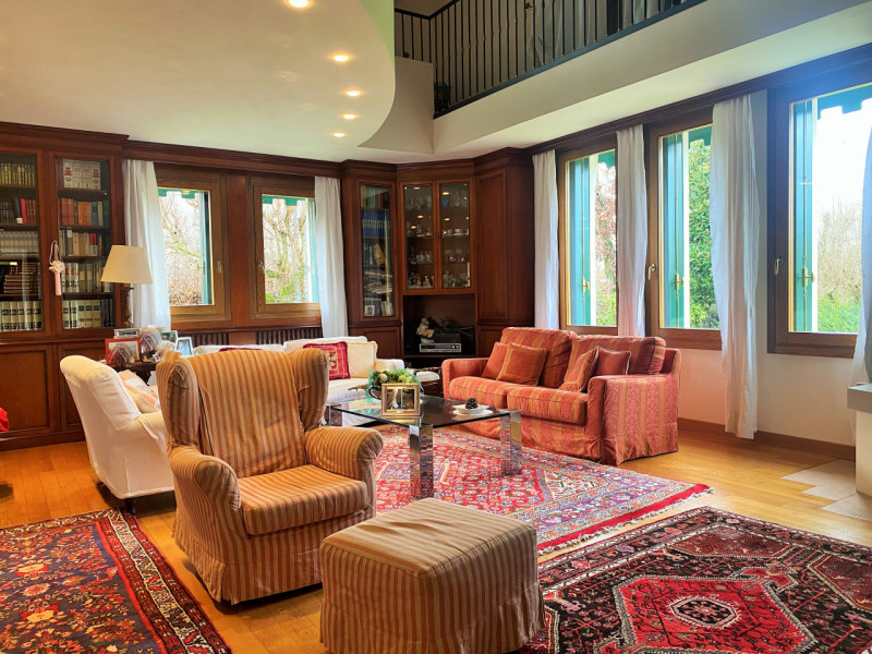 Immagine 2 di Villa in vendita  in via San Pio X 34/a a Castelfranco Veneto