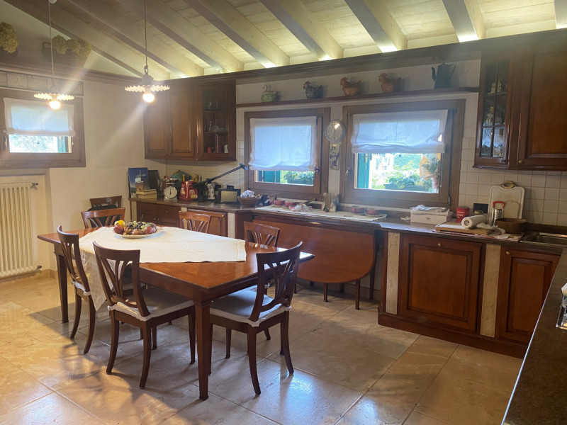 Immagine 8 di Villa in vendita  in via San Pio X 34/a a Castelfranco Veneto