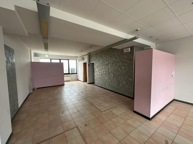 Immagine 2 di Ufficio in vendita  in Via Alighieri a Illasi