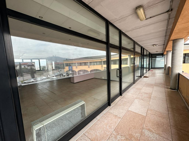 Immagine 5 di Ufficio in vendita  in Via Alighieri a Illasi
