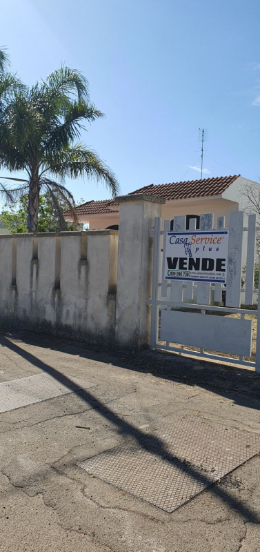 Immagine 10 di Terreno in vendita  a Casarano