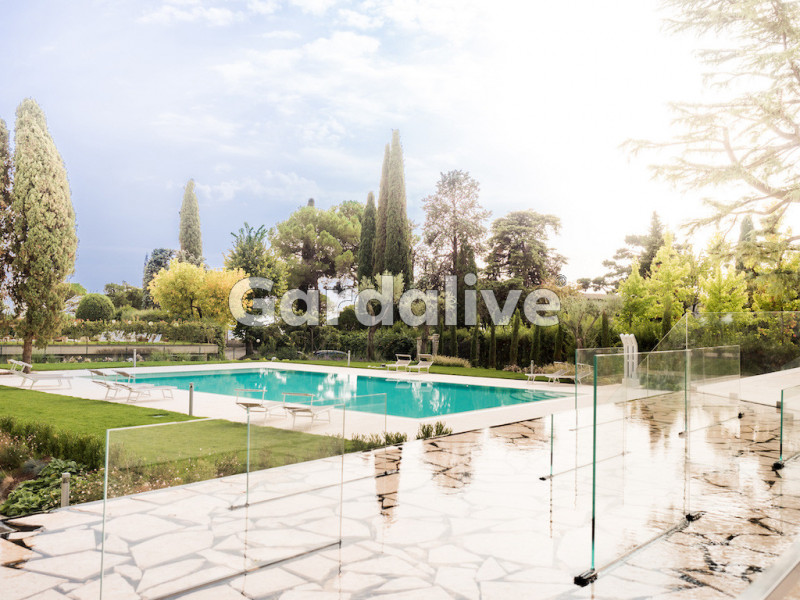 Immagine 4 di Appartamento in vendita  in Viale Ugo Foscolo, 134 a Toscolano-Maderno