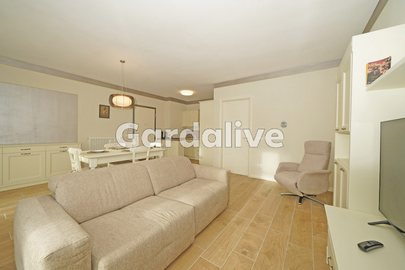 Immagine 5 di Appartamento in vendita  in Viale Ugo Foscolo, 134 a Toscolano-Maderno