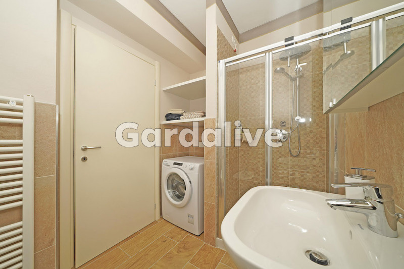 Immagine 10 di Appartamento in vendita  in Viale Ugo Foscolo, 134 a Toscolano-Maderno