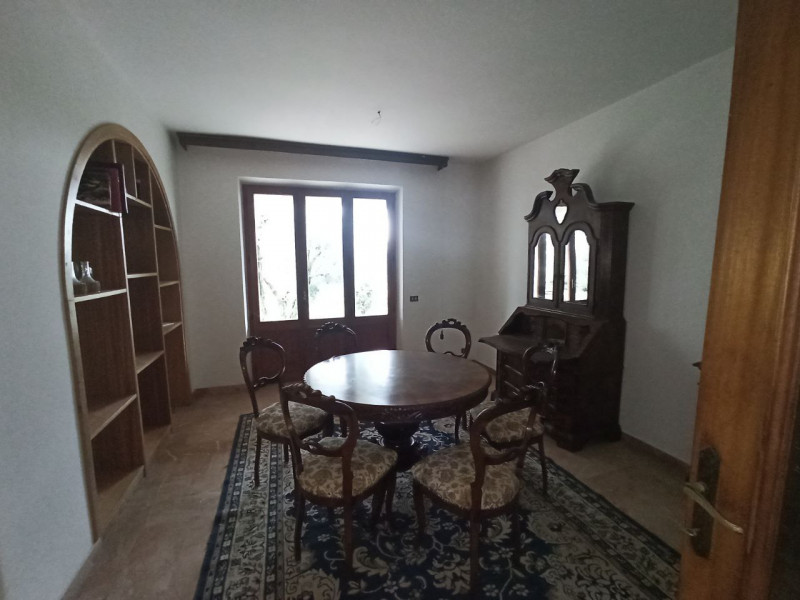 Immagine 4 di Villa in vendita  in Via Roma a Castiglione Del Lago