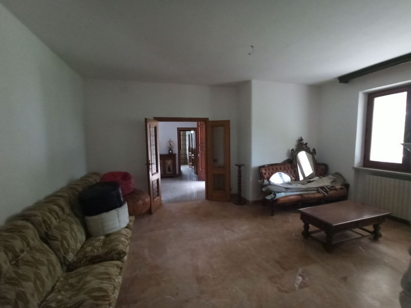 Immagine 5 di Villa in vendita  in Via Roma a Castiglione Del Lago