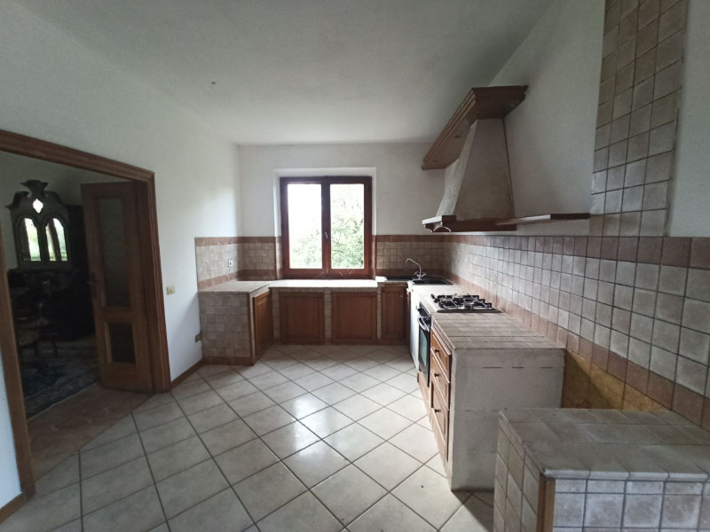 Immagine 6 di Villa in vendita  in Via Roma a Castiglione Del Lago