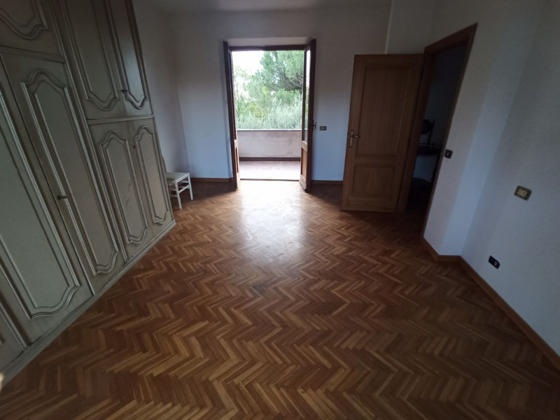 Immagine 12 di Villa in vendita  in Via Roma a Castiglione Del Lago