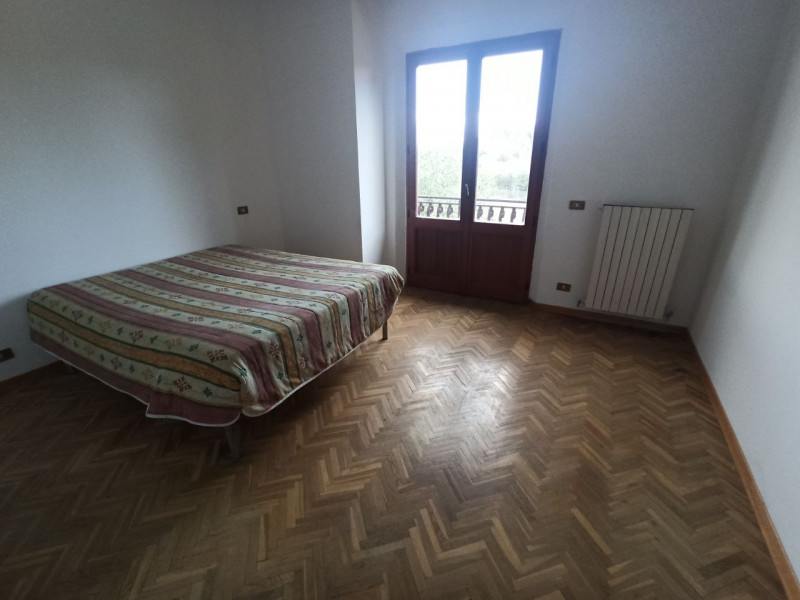 Immagine 13 di Villa in vendita  in Via Roma a Castiglione Del Lago