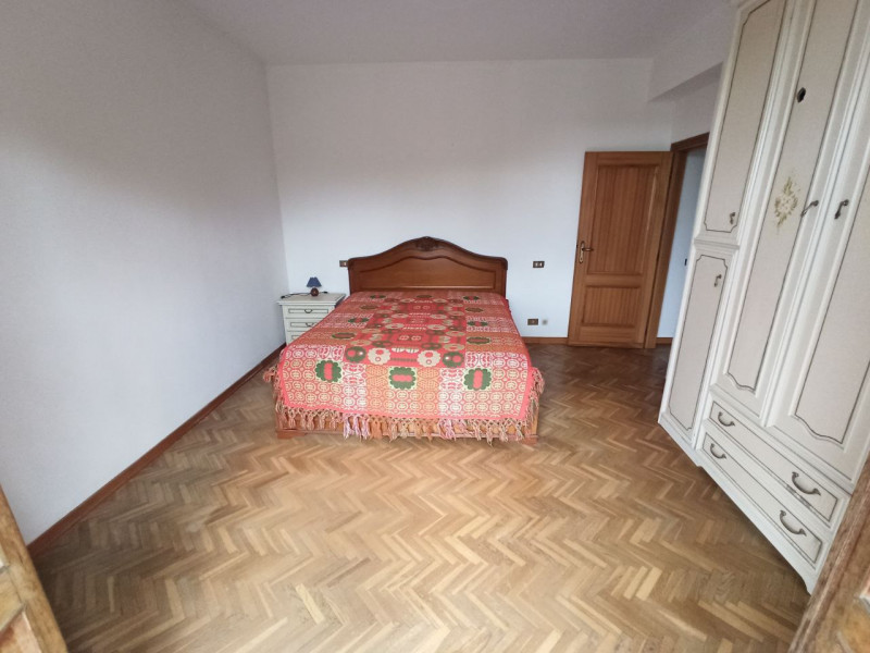 Immagine 14 di Villa in vendita  in Via Roma a Castiglione Del Lago