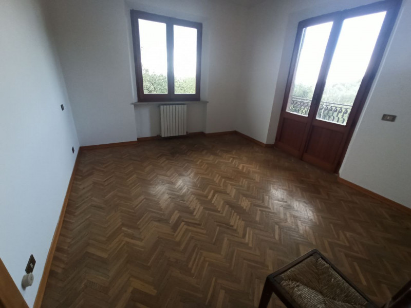 Immagine 19 di Villa in vendita  in Via Roma a Castiglione Del Lago