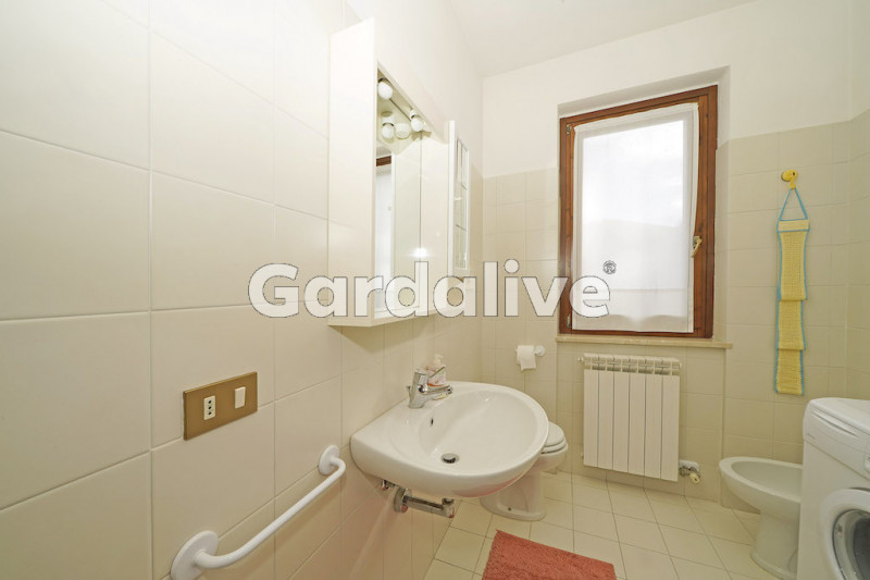 Immagine 9 di Appartamento in vendita  in Via Gramsci, SNC a Tignale