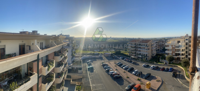 Immagine 7 di Negozio in vendita  in Via Andrea Lavezzolo a Roma