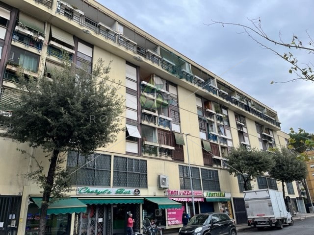 Immagine 4 di Ufficio in vendita  in Via Dei Cochi a Roma