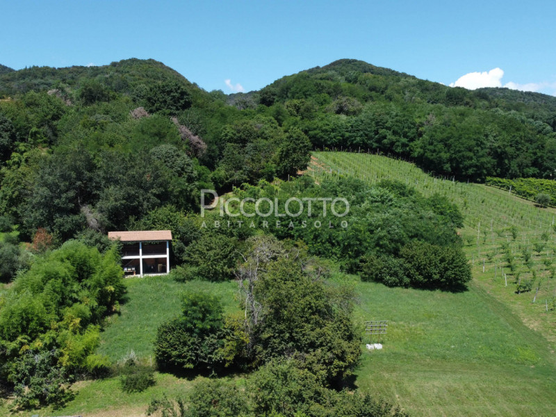 Immagine 2 di Rustico / casale in vendita  in via Barbaro a Maser