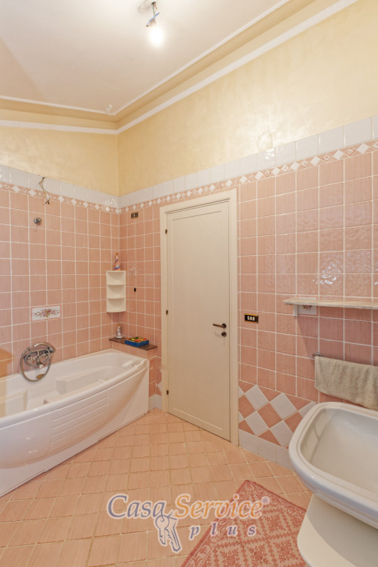 Immagine 15 di Villa in vendita  in Contrada Viva a Cutrofiano