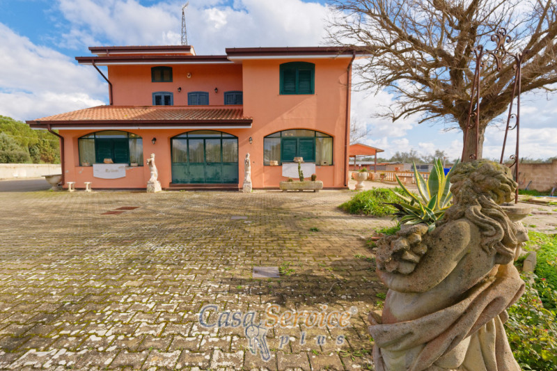Immagine 29 di Villa in vendita  in Contrada Viva a Cutrofiano