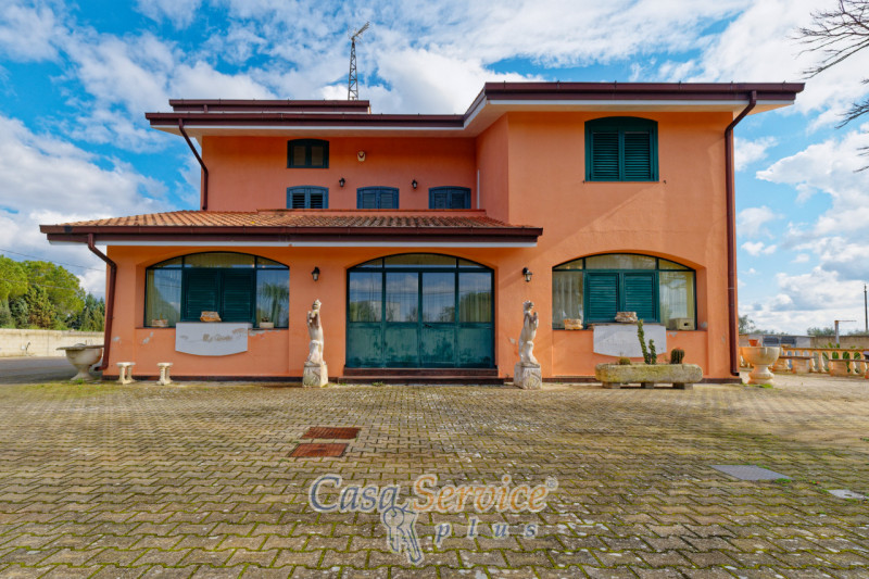 Immagine 30 di Villa in vendita  in Contrada Viva a Cutrofiano