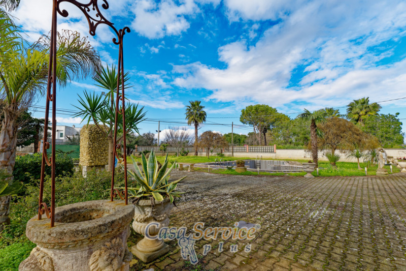 Immagine 31 di Villa in vendita  in Contrada Viva a Cutrofiano