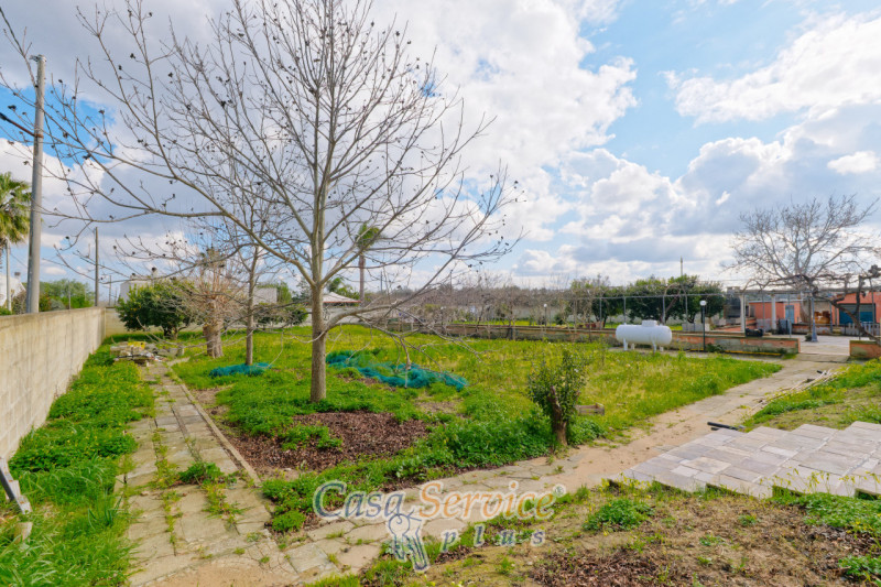 Immagine 33 di Villa in vendita  in Contrada Viva a Cutrofiano