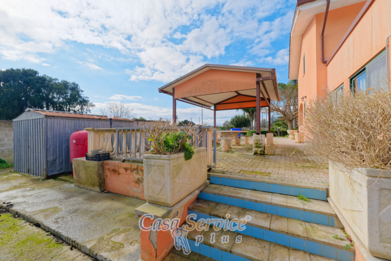 Immagine 37 di Villa in vendita  in Contrada Viva a Cutrofiano