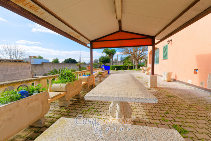 Immagine 38 di Villa in vendita  in Contrada Viva a Cutrofiano