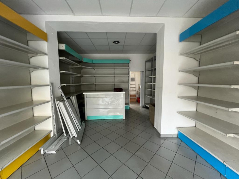 Immagine 3 di Negozio in vendita  in DUE STRADE a Firenze