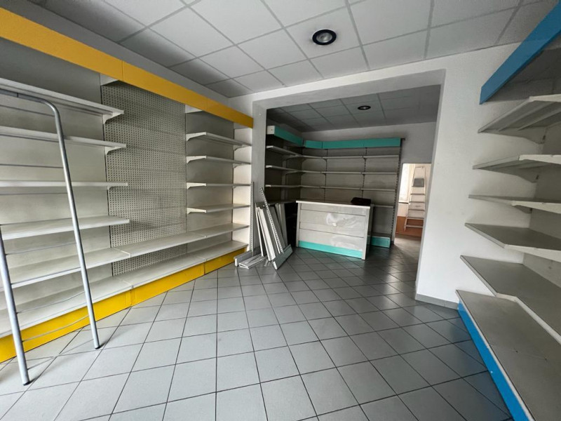 Immagine 4 di Negozio in vendita  in DUE STRADE a Firenze