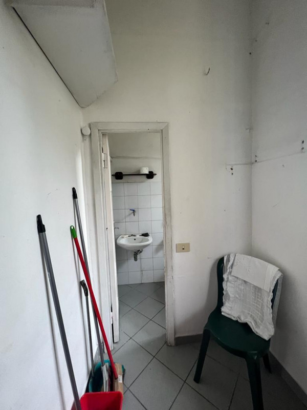 Immagine 5 di Negozio in vendita  in DUE STRADE a Firenze