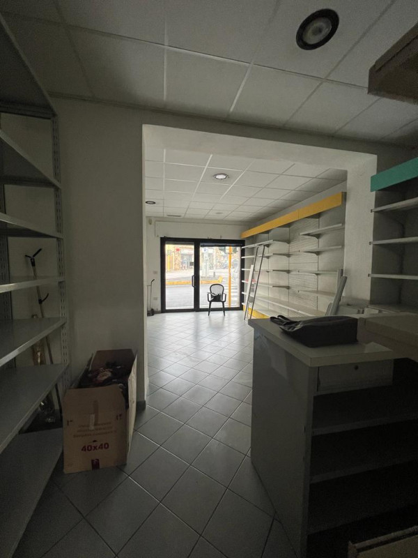Immagine 9 di Negozio in vendita  in DUE STRADE a Firenze