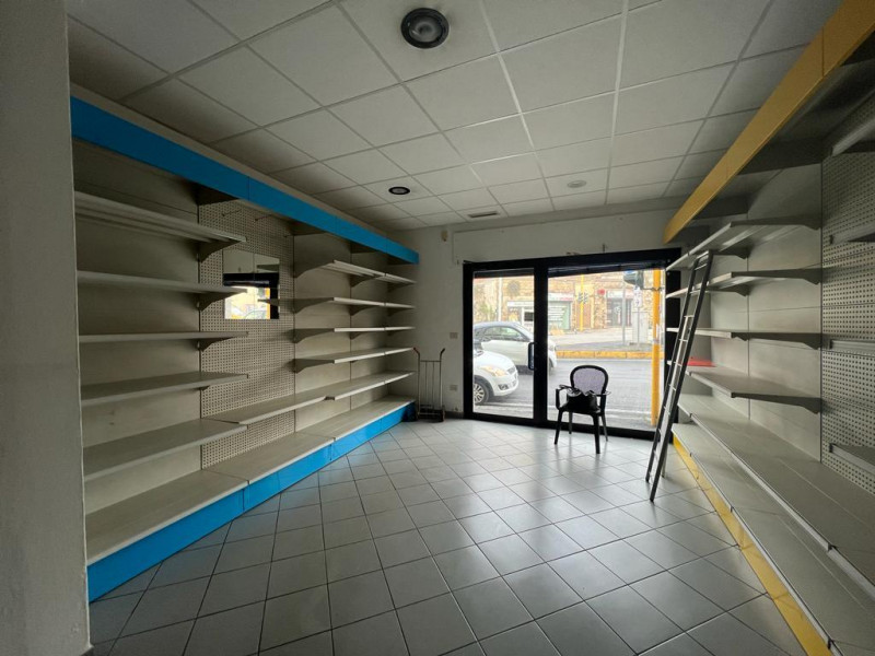 Immagine 10 di Negozio in vendita  in DUE STRADE a Firenze
