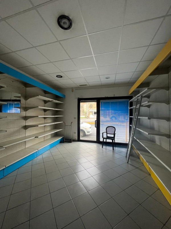 Immagine 13 di Negozio in vendita  in DUE STRADE a Firenze