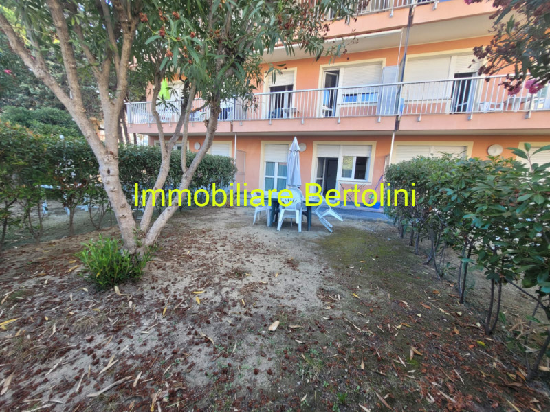 Immagine 2 di Appartamento in vendita  in via degli amici a Bordighera