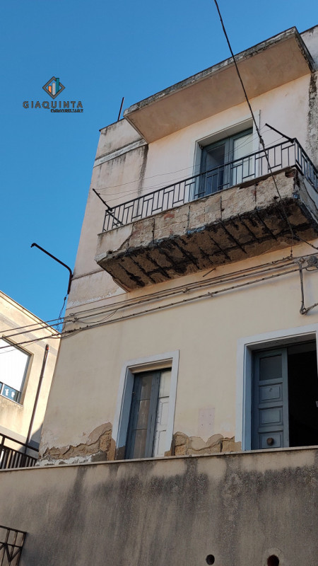 Immagine 2 di Casa indipendente in vendita  in via Amedeo n.80 a Palagonia