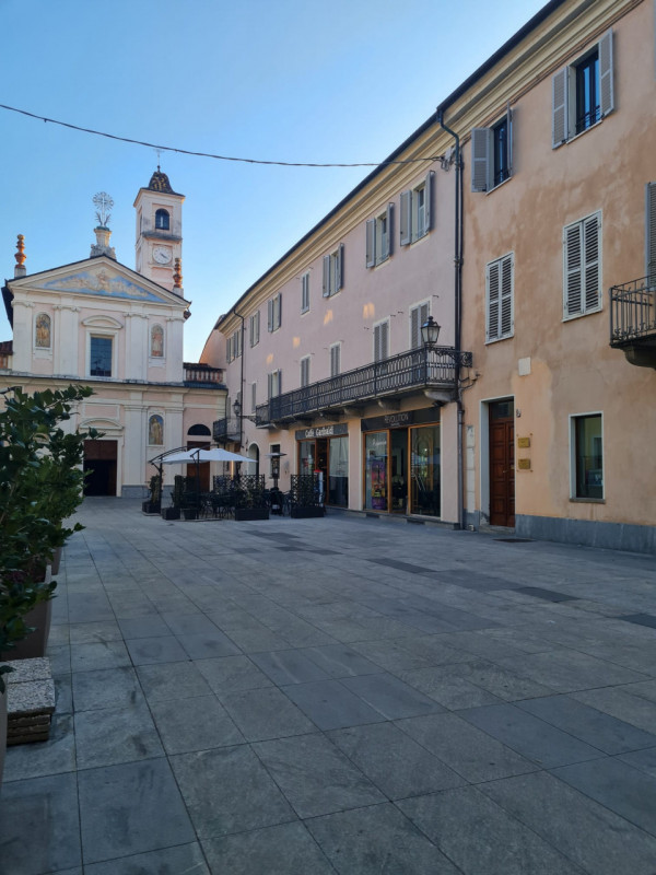Immagine 2 di Negozio in vendita  in Piazza Garibaldi 8 a Rivarolo Canavese