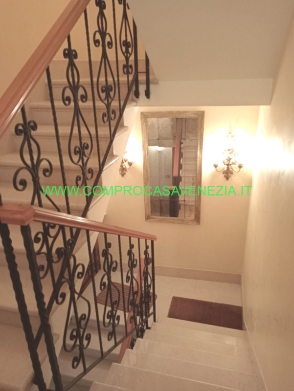 Immagine 3 di Appartamento in vendita  in SAN MARCO a Venezia