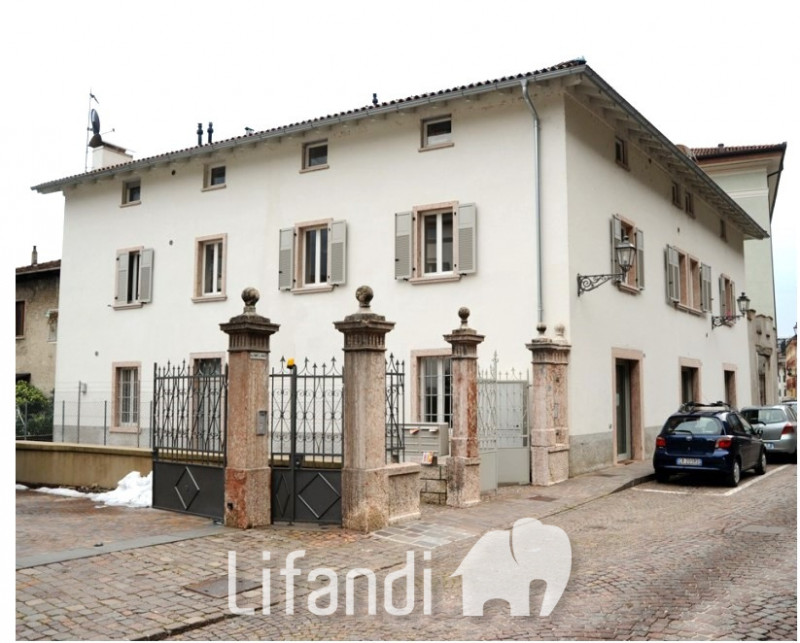 Immagine 1 di Negozio in vendita  a Mezzolombardo