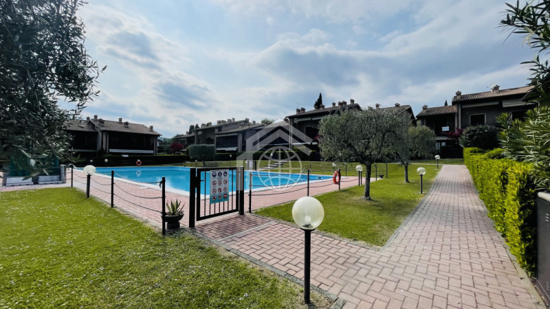 Immagine 1 di Appartamento in affitto  in Via Brenta a Padenghe Sul Garda