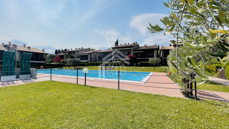 Immagine 2 di Appartamento in affitto  in Via Brenta a Padenghe Sul Garda