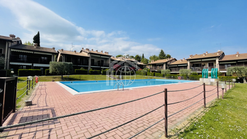 Immagine 3 di Appartamento in affitto  in Via Brenta a Padenghe Sul Garda