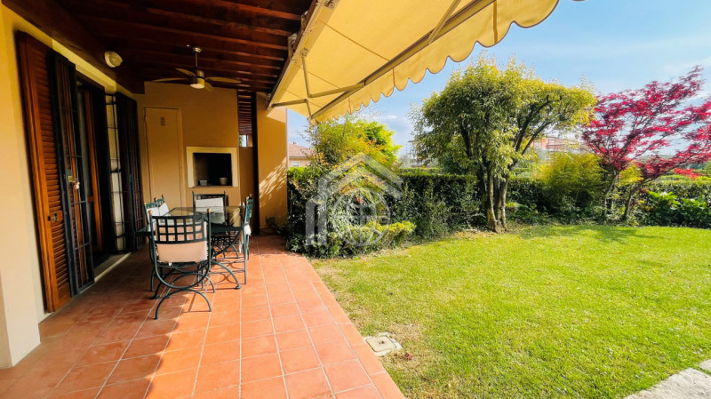 Immagine 5 di Appartamento in affitto  in Via Brenta a Padenghe Sul Garda