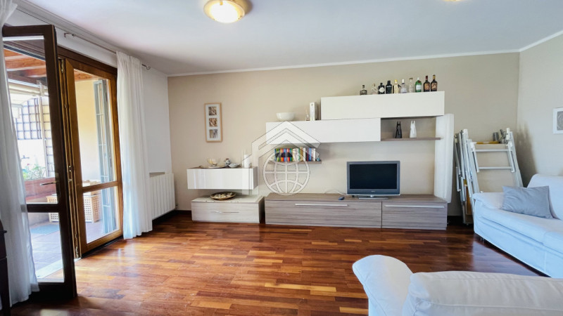 Immagine 8 di Appartamento in affitto  in Via Brenta a Padenghe Sul Garda