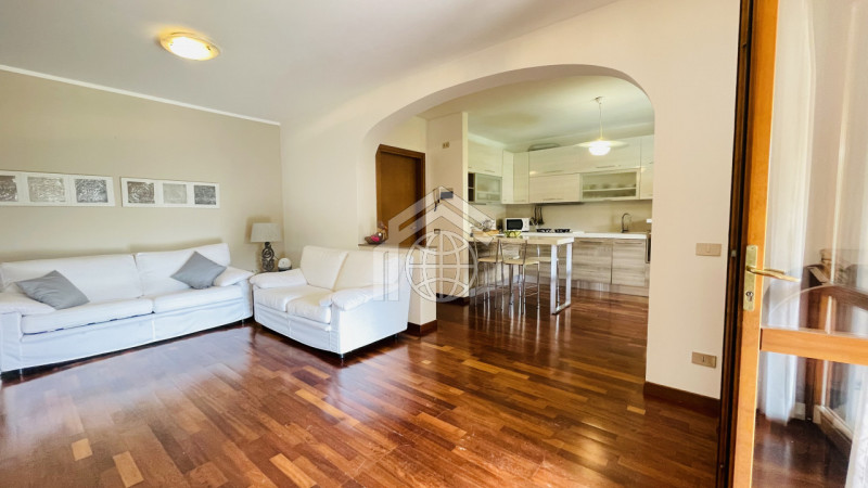 Immagine 9 di Appartamento in affitto  in Via Brenta a Padenghe Sul Garda