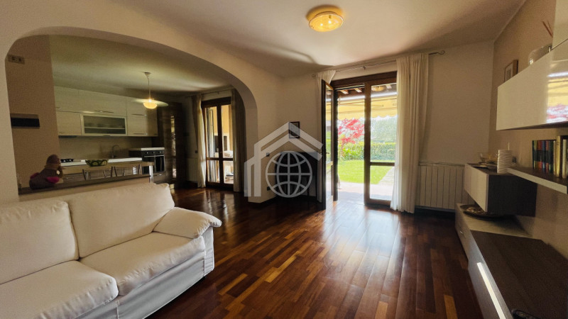 Immagine 11 di Appartamento in affitto  in Via Brenta a Padenghe Sul Garda