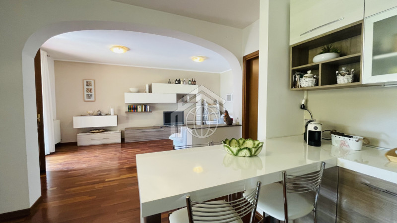 Immagine 12 di Appartamento in affitto  in Via Brenta a Padenghe Sul Garda