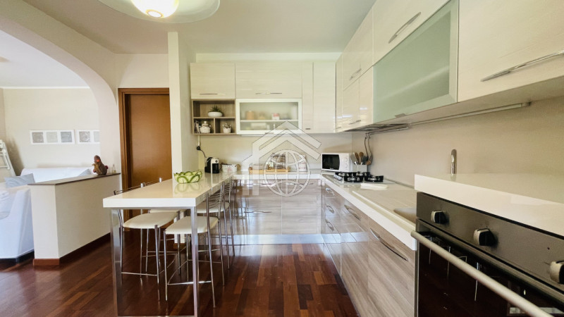 Immagine 13 di Appartamento in affitto  in Via Brenta a Padenghe Sul Garda