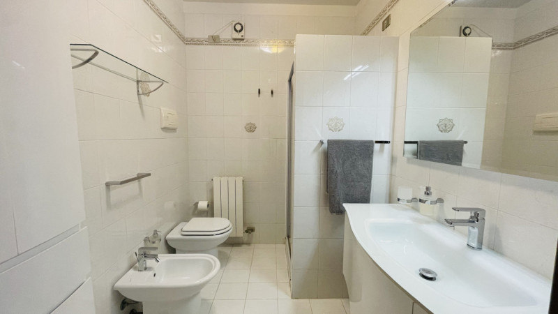 Immagine 20 di Appartamento in affitto  in Via Brenta a Padenghe Sul Garda