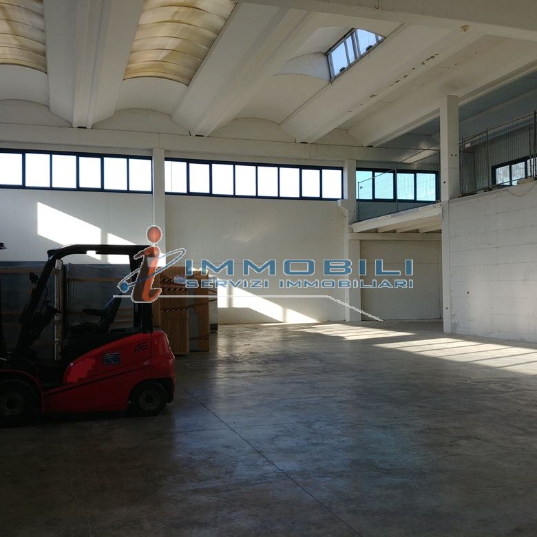 Immagine 2 di Capannone industriale in vendita  in PIAZZA MARCONI a San Zenone Al Lambro