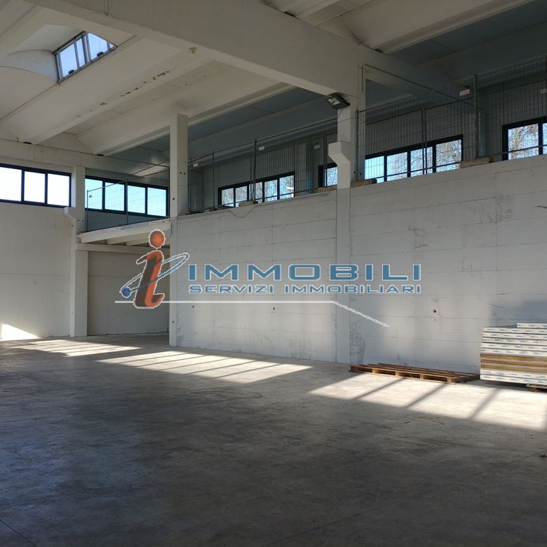 Immagine 3 di Capannone industriale in vendita  in PIAZZA MARCONI a San Zenone Al Lambro