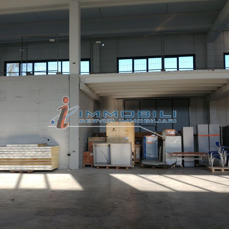 Immagine 4 di Capannone industriale in vendita  in PIAZZA MARCONI a San Zenone Al Lambro
